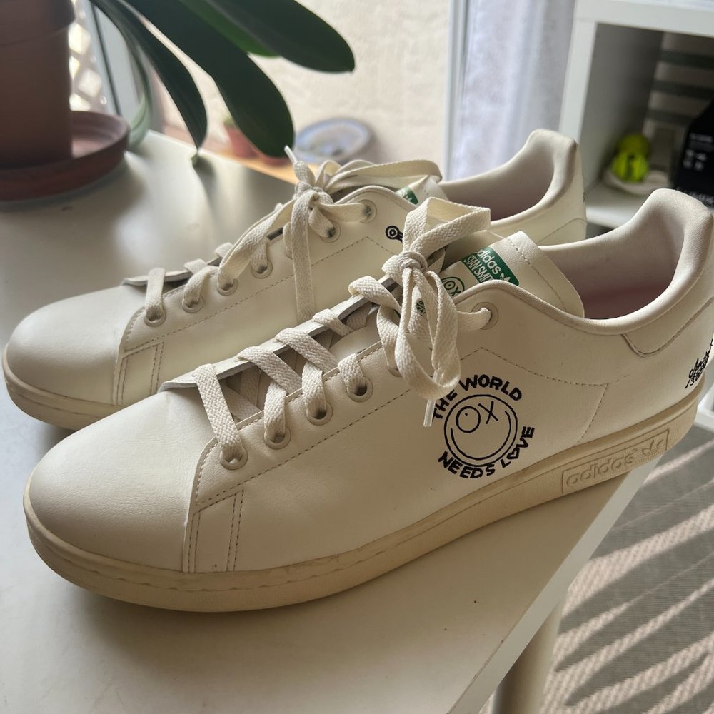 Adidas STAN SMITH X ANDRÉ SARAIVA "The Worlds Need Love" - Size 11